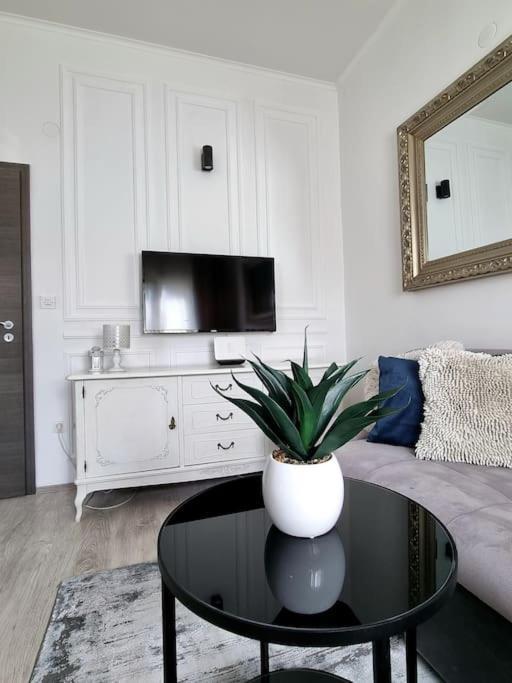 Adora Apartament *